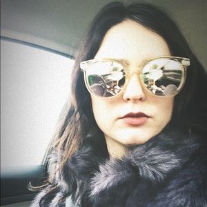 Meet your Posher, Corinne